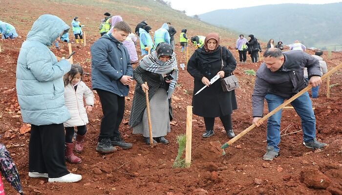 KAYBEDİLEN HER CAN, BİR FİDAN OLDU HBB, DEPREM ŞEHİDİ PERSONELLERİNİ UNUTMADI!