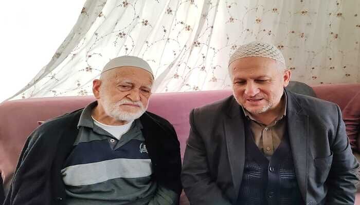 88 YAŞINDAKİ CAMİ CEMAATİ KADİR GÜRZ CAMİYE GİDEMEYİNCE CEMAAT ONUN YANINA GİTTİ!