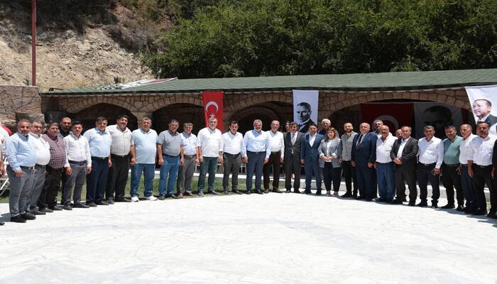 BAŞKAN ÖNTÜRK, AMANOS MUHTARLARIYLA BULUŞTU!