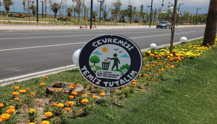 İSKENDERUN SAHİLİ RENKLİ ÇİÇEKLERLE SÜSLENDİ!